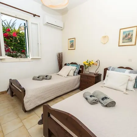 Alexandras On The And Pool Apartment Glyfada (Corfu)